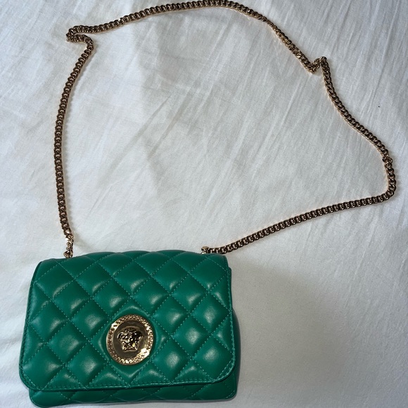 AUTHENTIC VERSACE MEDUSA GREEN CROSSBODY PURSE QUILTED LAMB LEATHER - Picture 3 of 13